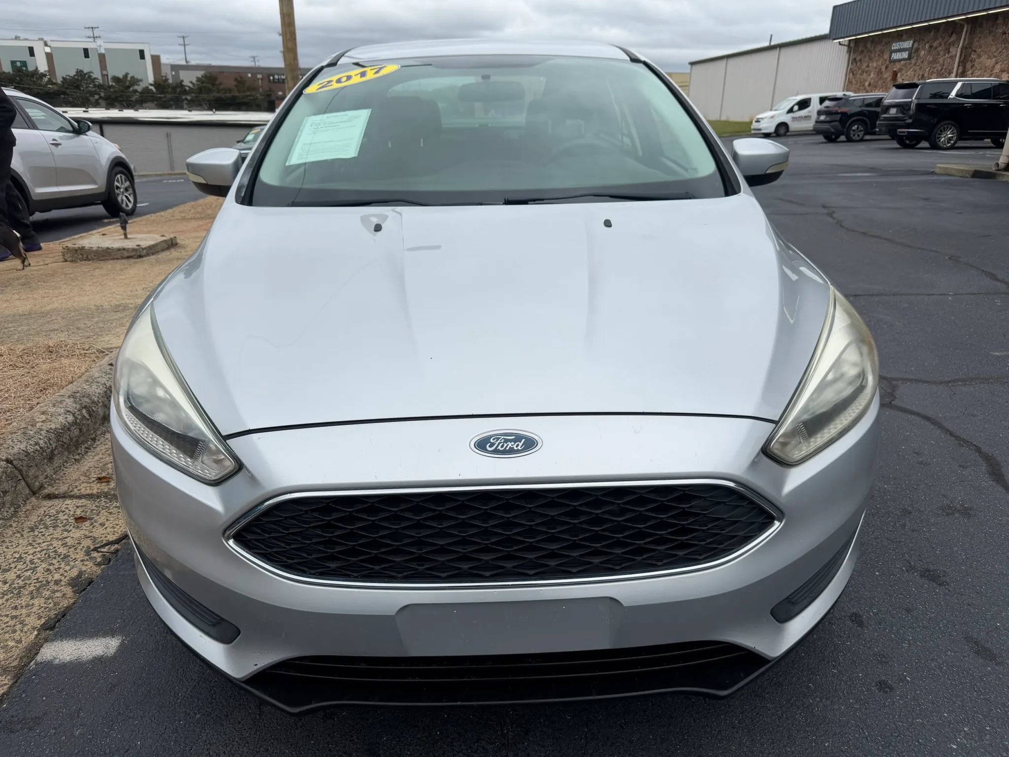 Used 2017 Ford Focus SE FWD image 2