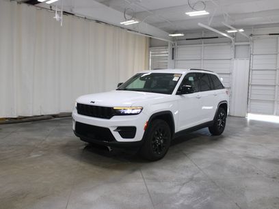 Used 2025 Jeep Grand Cherokee Altitude