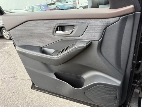 Used 2023 Nissan Rogue SV image 26