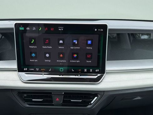 New 2026 Volkswagen Tiguan SE FWD image 17