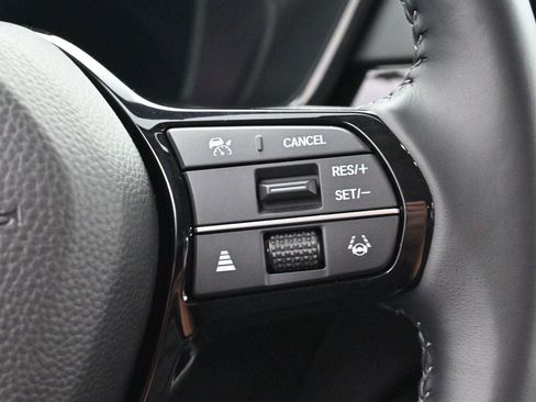 Used 2025 Chrysler Pacifica Select FWD image 16
