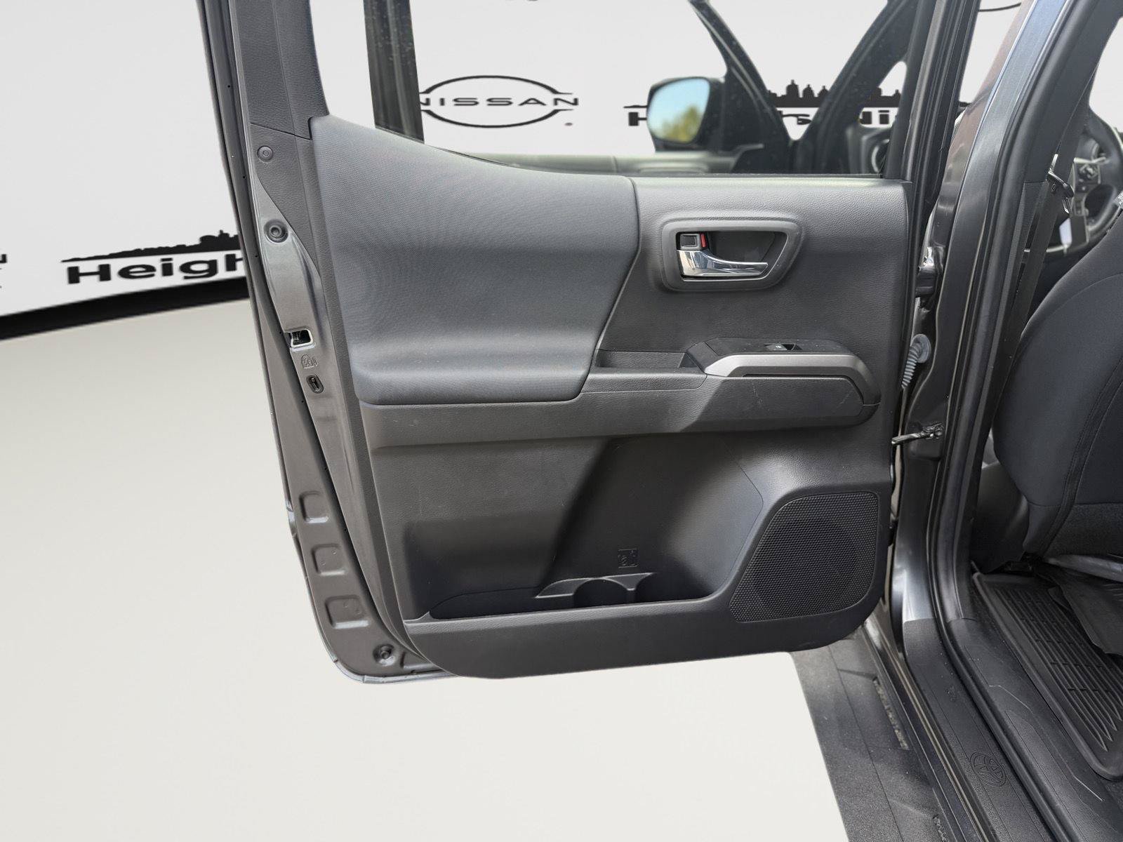 Used 2022 Toyota Tacoma TRD Sport AWD/4WD image 23