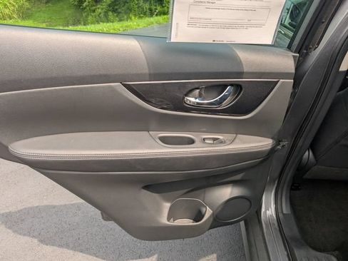 Used 2018 Nissan Rogue S AWD/4WD image 11