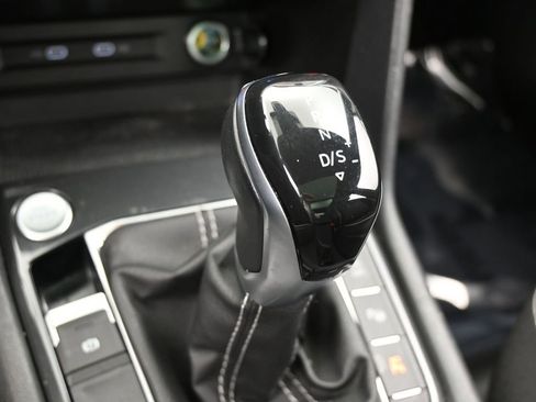 Used 2022 Volkswagen Tiguan SEL R-Line image 25