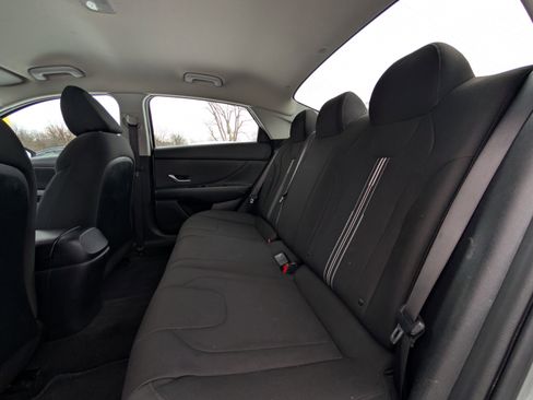 Used 2021 Hyundai Elantra SEL image 29