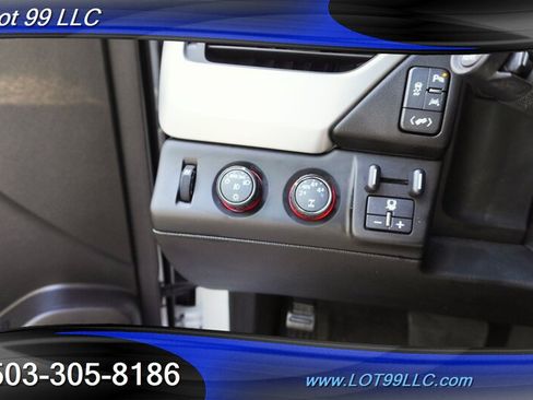 Used 2016 GMC Yukon SLT w/ Open Road Package AWD/4WD image 29