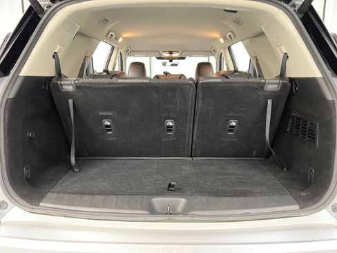 Used 2025 Nissan Pathfinder SL FWD image 40