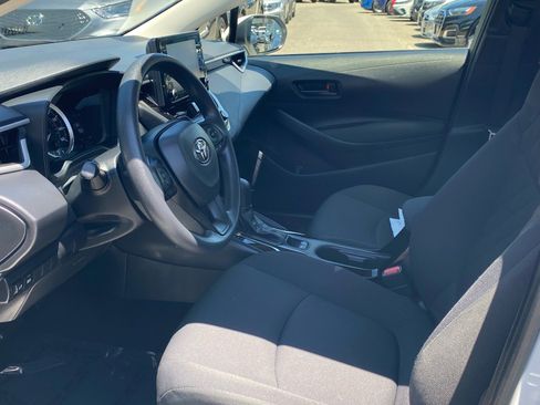 Used 2022 Toyota Corolla LE FWD image 11
