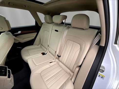 Used 2022 Audi Q5 2.0T Premium w/ Convenience Package AWD/4WD image 22