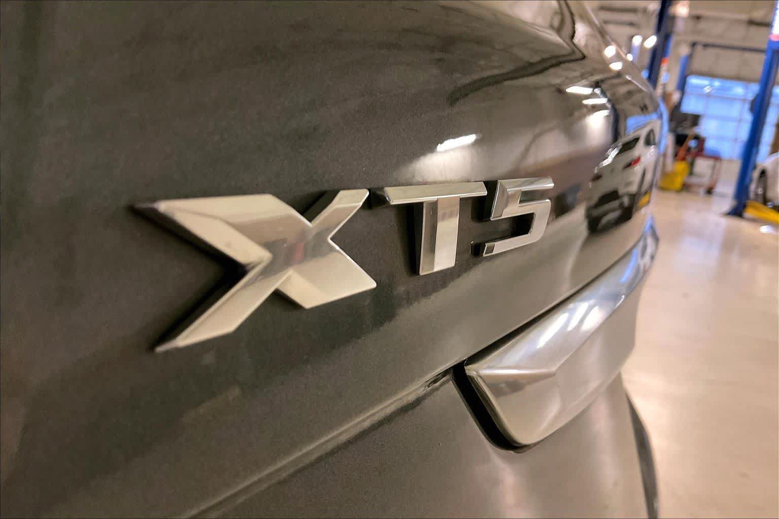 Used 2020 Cadillac XT5 Premium Luxury FWD image 9