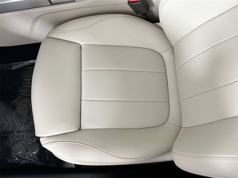 Certified 2025 Mercedes-Benz GLB 250 image 19