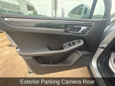 Used 2025 Porsche Macan AWD/4WD image 10