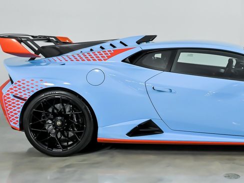 Used 2022 Lamborghini Huracan STO RWD image 13