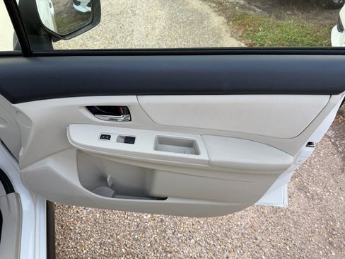 Used 2014 Subaru Crosstrek 2.0i Premium w/ Moonroof Package image 9