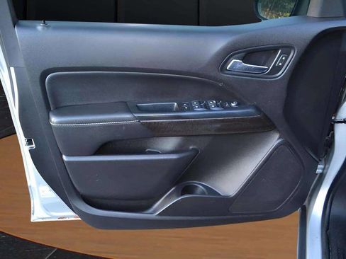 Used 2018 GMC Canyon SLE w/ SLE Convenience Package image 16