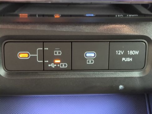 Certified 2025 Hyundai Tucson Limited FWD image 23