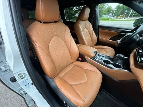 Used 2022 Toyota Highlander Platinum AWD/4WD image 29