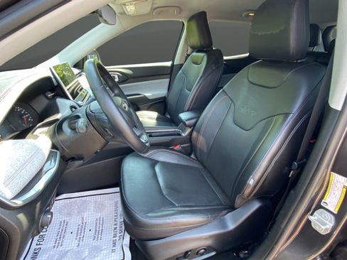 Used 2022 Jeep Compass Latitude AWD/4WD image 9