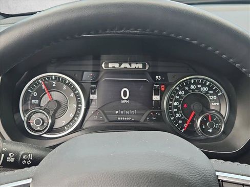 Used 2024 RAM 1500 Laramie AWD/4WD image 10