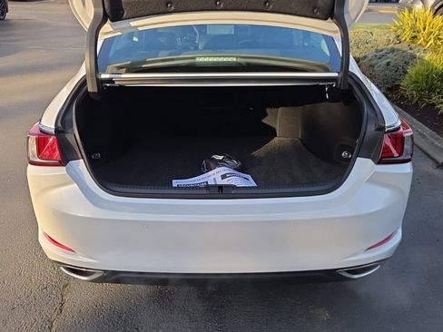 Certified 2024 Lexus ES 350 w/ Premium Package image 16