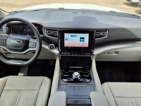Used 2024 Jeep Wagoneer L Series II RWD image 14