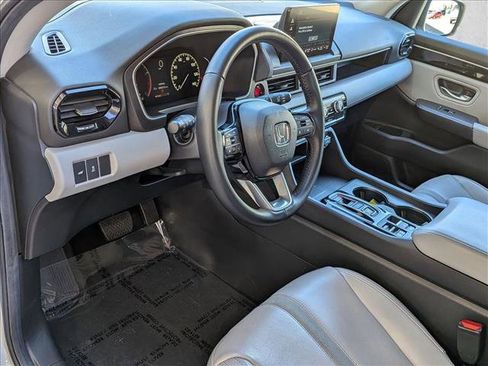 Used 2025 Honda Pilot EX-L image 10