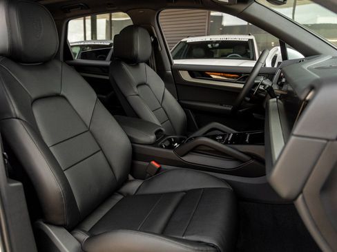 New 2026 Porsche Cayenne image 44