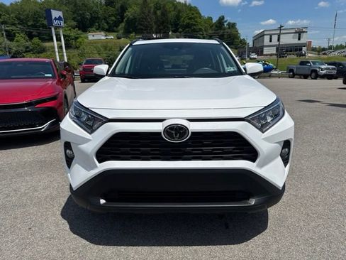 Used 2019 Toyota RAV4 XLE Premium AWD/4WD image 2