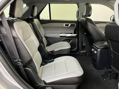 Used 2021 Ford Explorer XLT w/ Equipment Group 202A image 16