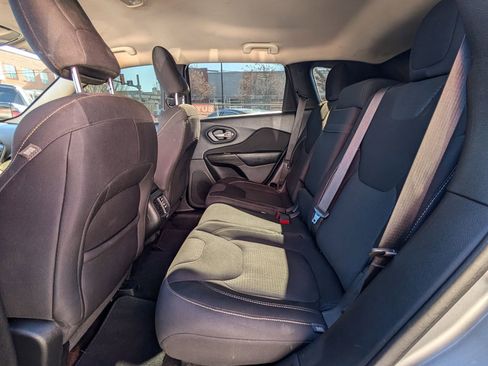 Used 2015 Jeep Cherokee Latitude image 17