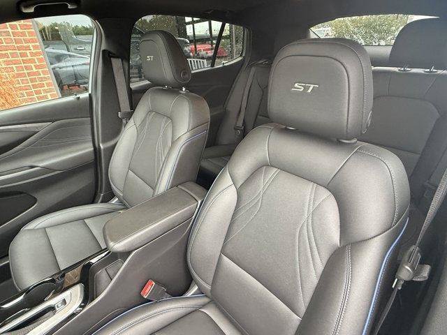 Used 2025 Buick Envista Sport Touring w/ Convenience I Package FWD image 8