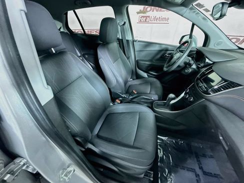 Used 2018 Chevrolet Trax LT FWD image 29