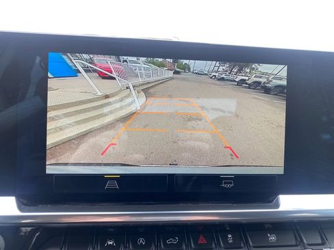 Used 2024 Chevrolet Silverado 1500 LT AWD/4WD image 20