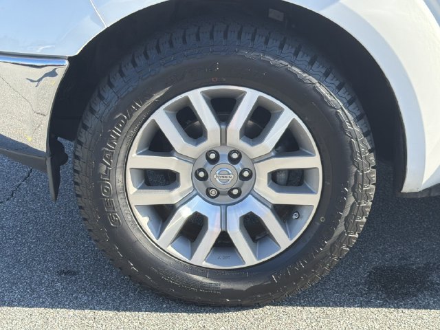 Used 2010 Nissan Frontier LE w/ LE Value Truck Pkg RWD image 13