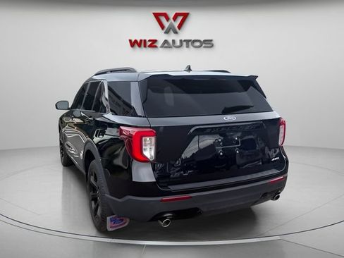 Used 2023 Ford Explorer ST-Line AWD/4WD image 3