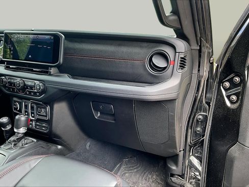 Used 2025 Jeep Wrangler Rubicon AWD/4WD image 19