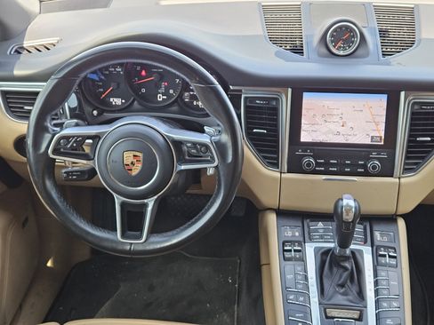 Used 2018 Porsche Macan image 25
