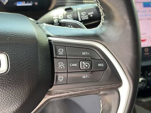 Used 2022 Jeep Grand Cherokee L Limited AWD/4WD image 15