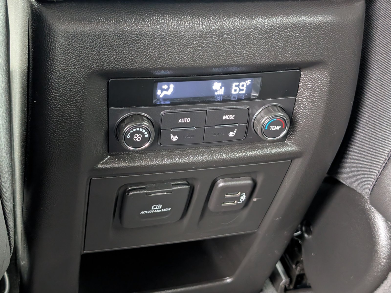 Used 2023 Chevrolet Traverse Premier FWD image 21
