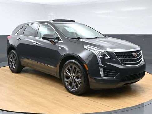 Used 2018 Cadillac XT5 Luxury w/ LPO, Black Ice Package AWD/4WD image 3