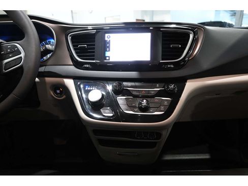 Used 2023 Chrysler Voyager LX FWD image 23