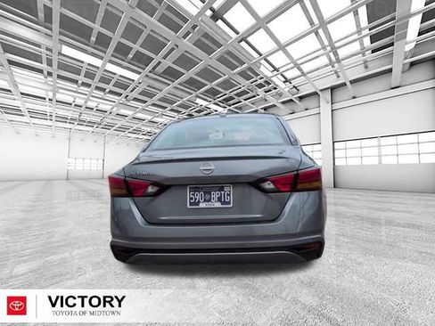 Used 2025 Nissan Altima 2.5 SV FWD image 4