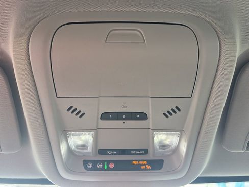 Used 2023 GMC Acadia SLT image 18