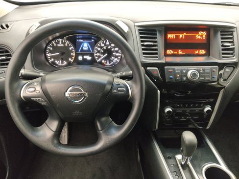 Used 2014 Nissan Pathfinder S FWD image 22