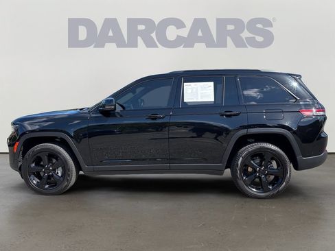Used 2025 Jeep Grand Cherokee Limited w/ Black Appearance Package AWD/4WD image 4