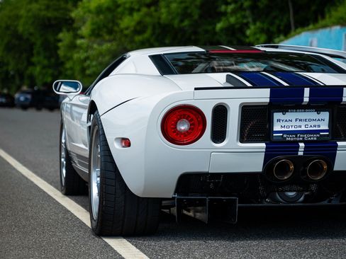 Used 2006 Ford GT RWD image 11