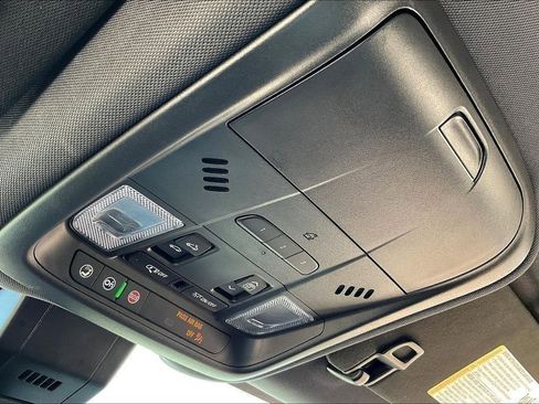 Used 2023 Chevrolet Equinox Premier image 25