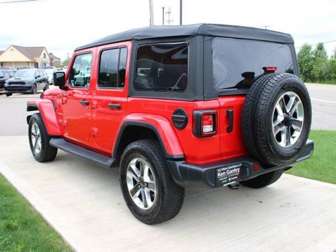 Used 2022 Jeep Wrangler Unlimited Sahara AWD/4WD image 29