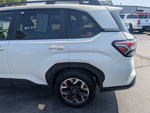 Used 2025 Subaru Forester Premium AWD/4WD image 4