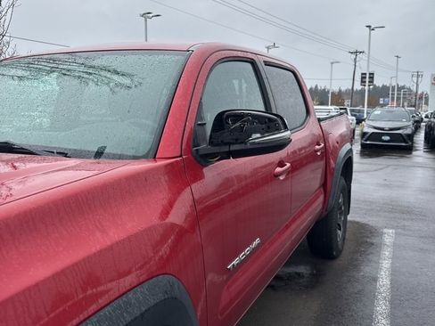 Certified 2016 Toyota Tacoma SR5 image 2